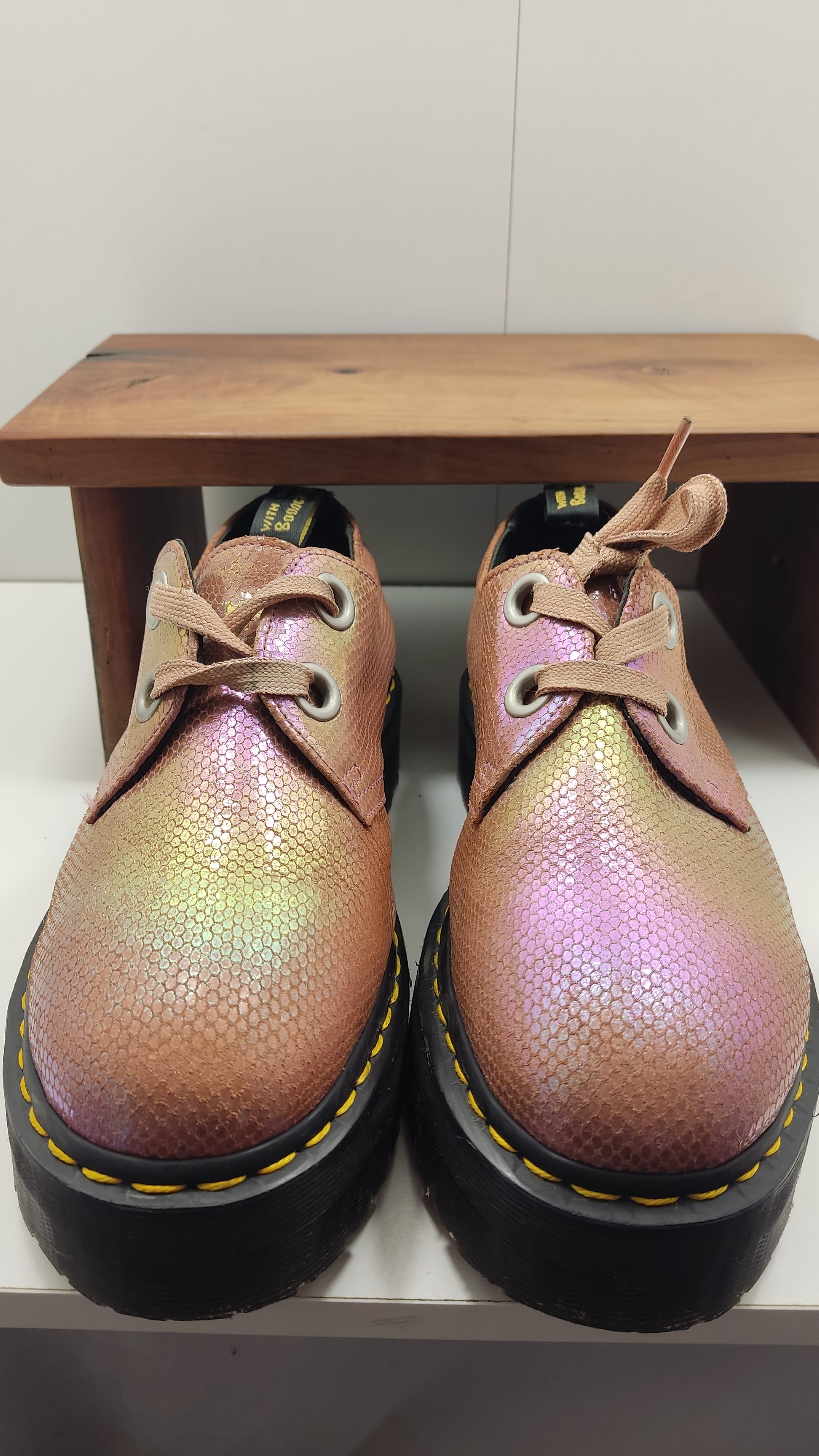 dr martens rose shoes