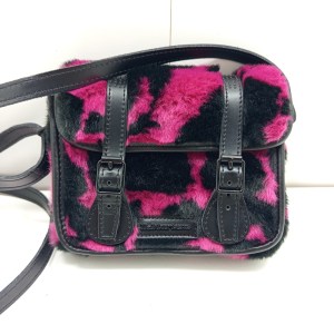 Petit sac a bandouliere dr martens hair on rose