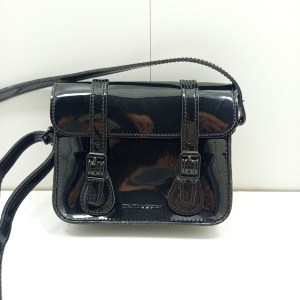 Petit sac a bandouliere dr martens noir vernis